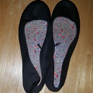 $👇Simple black flats